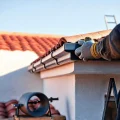 Фото по теме: Установка металлического водостока на полностью готовую крышу