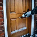 Фото по теме: Утепление уличной входной двери в частном доме от промерзания