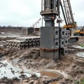 Фото по теме: Обустройство забивных железобетонных свай на глинистом участке