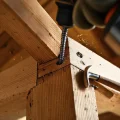 Фото по теме: Использование гвоздей или саморезов при сборке деревянного каркаса